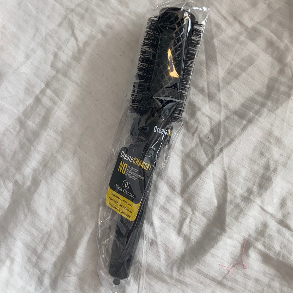 NWT Olivia Garden thermal round brush